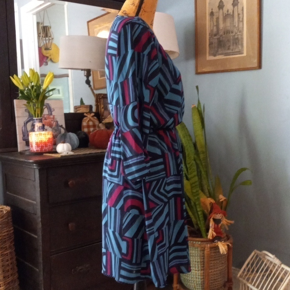 Everly Blue & Fuchsia Graphic Block Print Roll Up Sleeve Pull On Mini Dress - Picture 8 of 15